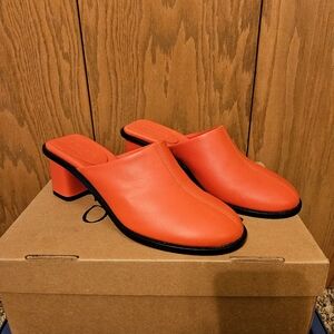 NWOB Everlane Artist Mule in Red - size 8